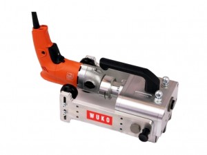 инструмент WUKO 1080 Trimmer для срезки фальца инструмент WUKO 1080 Trimmer для срезки фальца служит для демонтажа фальцевой кровли с приводом от аккумуляторной дрели